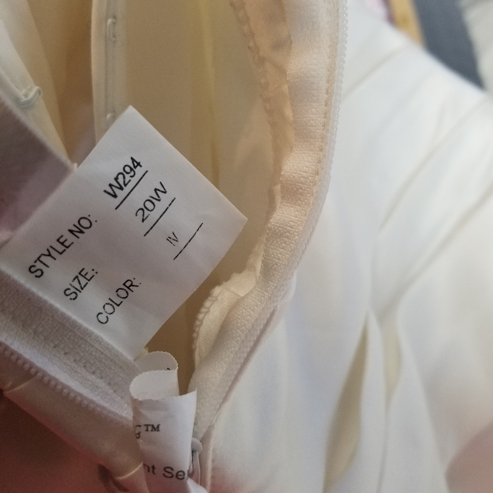Elegant Ivory Satin Gown with Button Detail - Picture 2 of 4